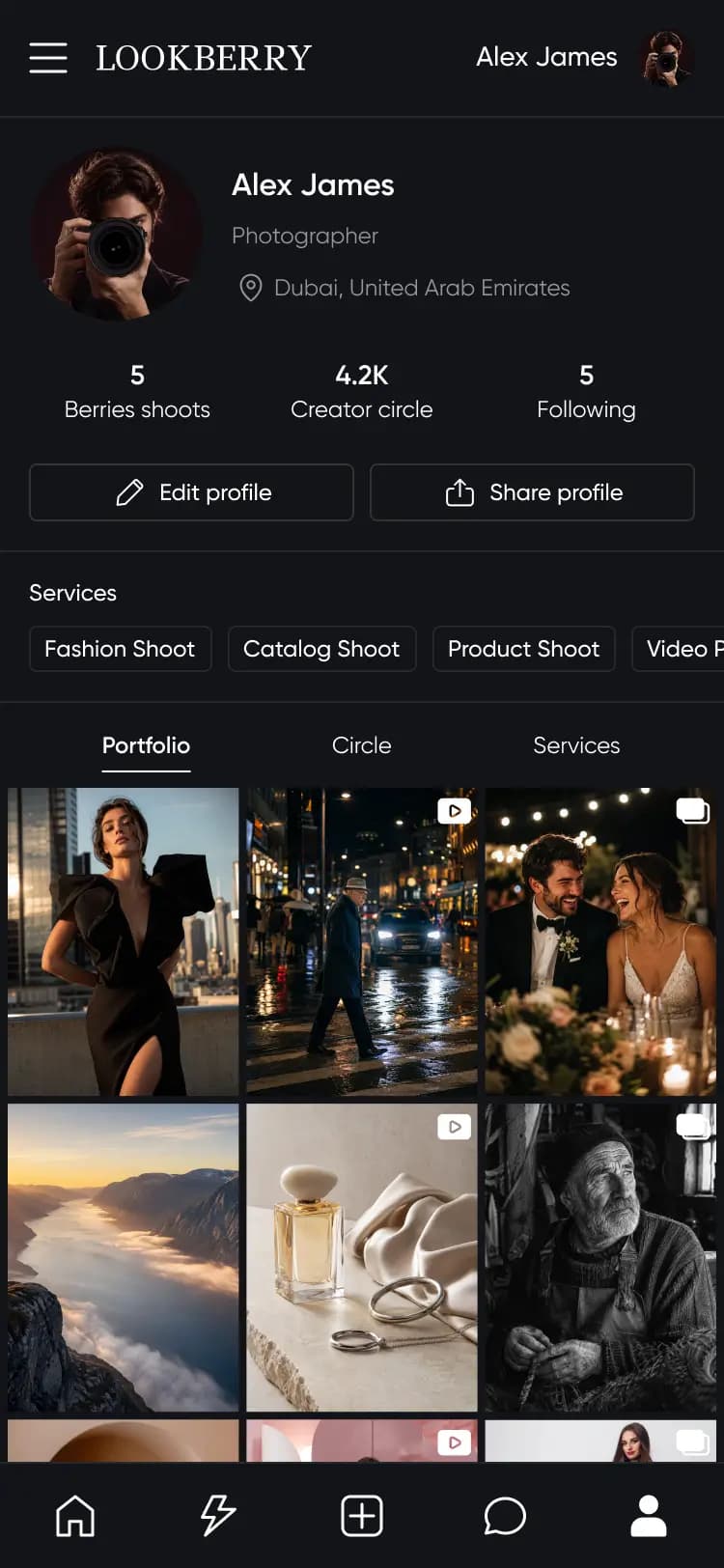 Портфолио фотографа в тёмной теме приложения
